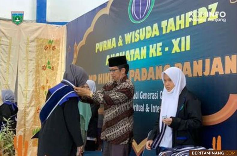 Suasana wisuda Tahfidz 58 santri angkatan 12 di SMP Hikmah Padang Panjang.