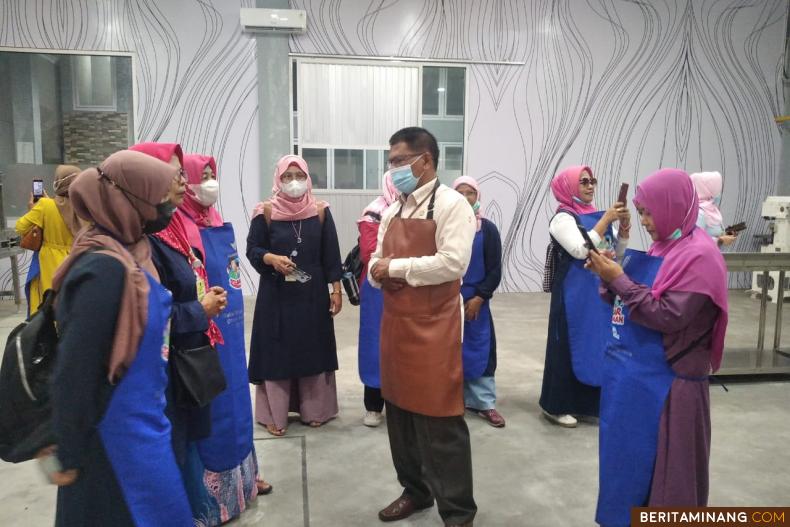 Studi Kooperatif SMP N 24 Padang,Kunjungi Sentra Randang