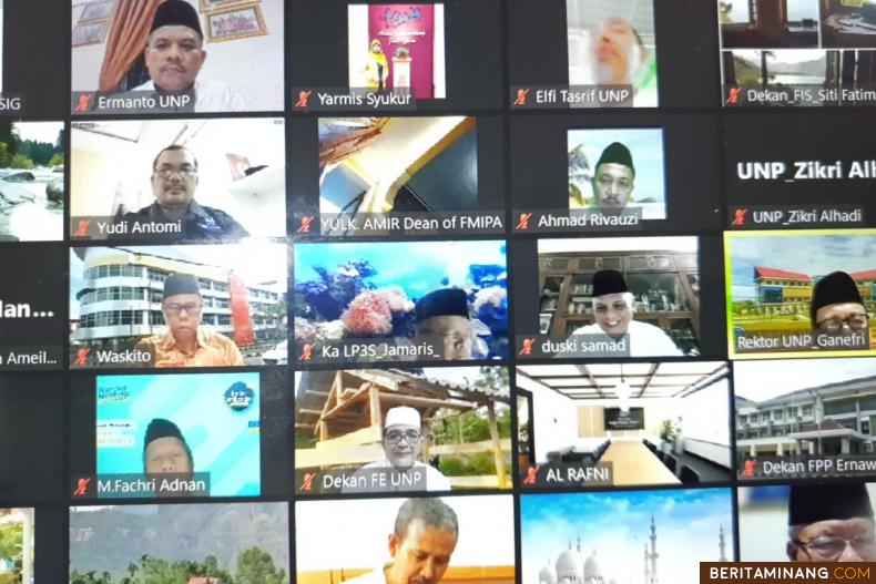 Kegiatan Subuh Mubarak Universitas Negeri Padang yang diselenggarakan oleh Fakultas Ilmu Sosial pada Jumat (6/1) pagi ini secara virtual. Foto ET