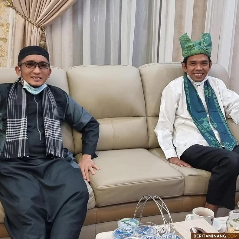 Ustad Abdul Somad (UAS) bersama Wali Kota Padang Hendri Septa.