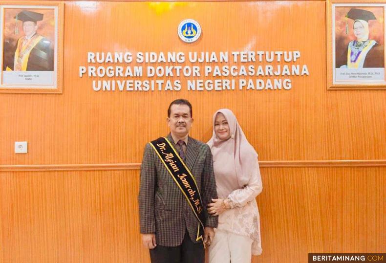 Kepala Baperlitbang Kabupaten Tanah Datar, Alfian Jamrah, MSi bersama istri. Foto Humas Tanah Datar