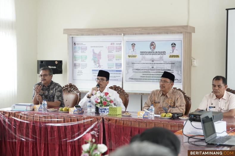 Bupati Safaruddin saat menghadiri acara penyerahan LHP BPK Perwakilan Sumatera Barat atas LPJ Bantuan Dana Partai Politik dari APBD 2021-2022 di Kantor Kesbangpol Liko,Jumat (19/5) Foto : Dok Kominfo Liko