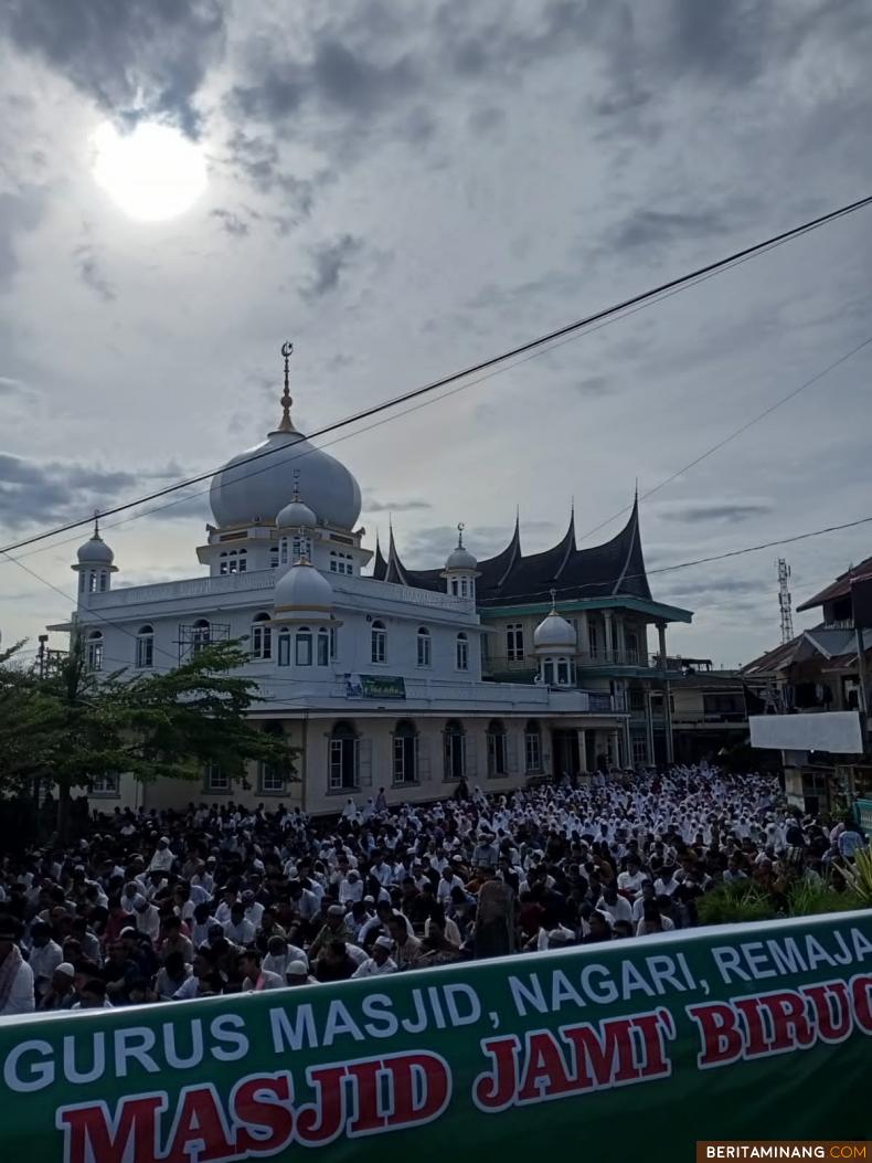 Ribuan jamash ikuti shalat Idul adha 1443 H di Masjid Jamiak Birugo Sabtu,(9/7) pagi.