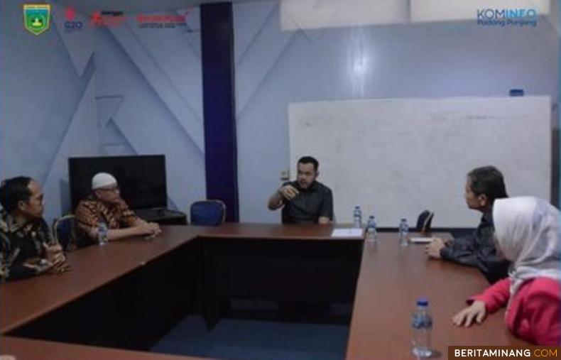 Wali Kota Padang Panjang, H. Fadly Amran, BBA Datuak Paduko Malano bahas keamanan data dengan Tim Kominfo. Foto: Kominfo Padang Panjang