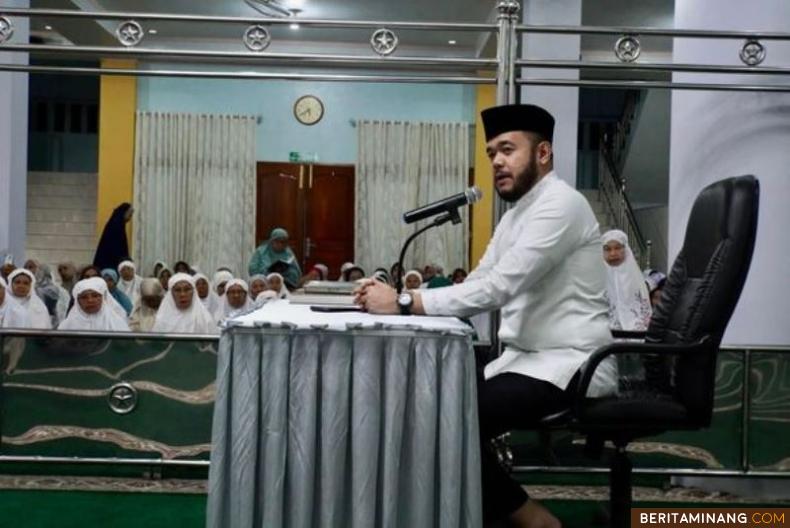 Wali Kota, H. Fadly Amran, BBA Datuak Paduko Malano pada Subuh Mubarakah di Masjid Nurul Amri, Ahad (17/9/2023).Foto: Kominfo Padang Panjang