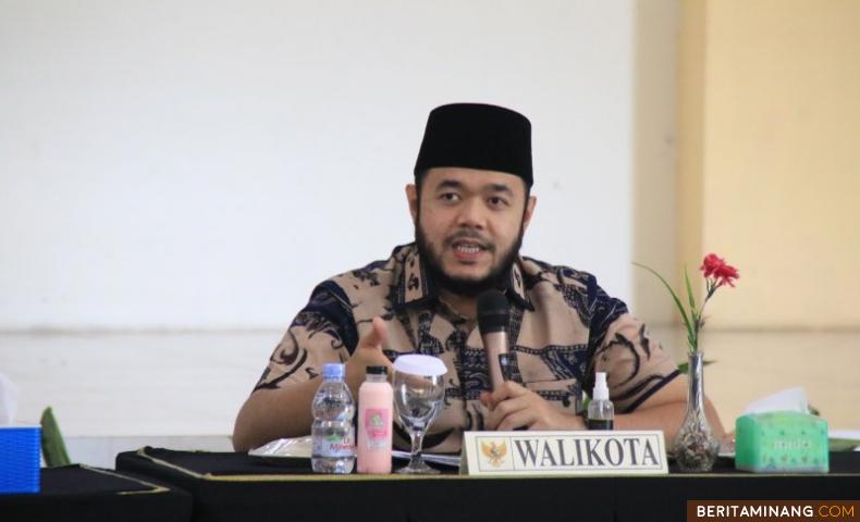 Walikota Padang Panjang Fadly Amran, BBA Datuak Paduko saat jadi keynote speaker pada Pelatihan Bisnis Plan bagi Wirausaha Pemula se Kota Padang Panjang.