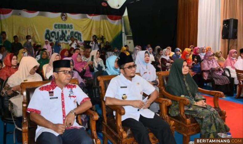 Wako Hendri Septa saat menyaksikan  Lomba Cerdas Quran Tingkat SD dan SMP se-Kota Padang di Padang Tv.