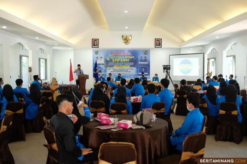 Wali Kota, H. Fadly Amran, BBA Datuak Paduko Malano  saat membuka Rapat Kerja Daerah (Rakerda) DPD KNPI Kota Padang Panjang.