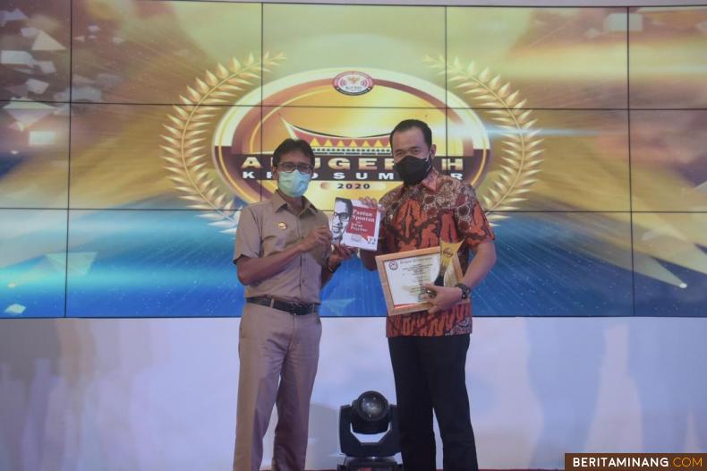 Walikota Fadly Walikota Fadly Amran Raih Penghargaan Walikota Peduli Penyiaran dari KPID