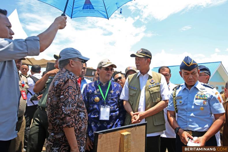 Wapres Jusuf Kalla bersama Kepala BNPB saat kunjungan ke Palu. Foto Humas BNPB