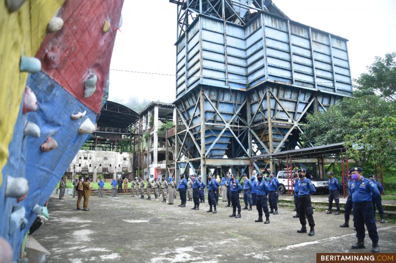 Apel pasukan Pol PP dan Anggota Pemadam Kebakaran di Saringan, Senin(22/6). Foto Iyos