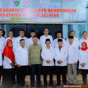 Bupati Rusma Yul Anwar Saksikan Pelantikan Pengurus PMI Pessel 2022-2027