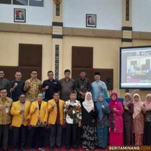 Dekan FMIPA UNP Kukuhkan Pengurus Ikatan Alumni FMIPA Univeristas Negeri Padang