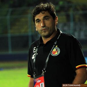 Kontrak Pelatih Semen Padang FC Eduardo Almeida Berakhir