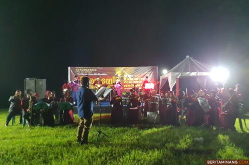 Pertunjukan Grup Musik Ensanbel Sendratasik, Dekan FBS UNP, Alumni di Kisai Agro Kota Payakumbuh