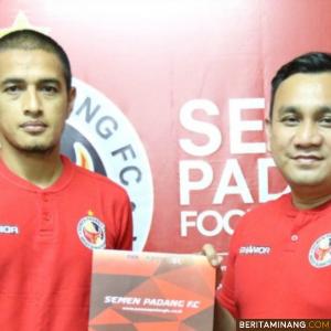 Hengki Ardiles Jadi Pelatih Tim Semen Padang FC Academy
