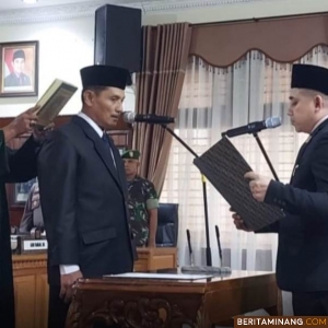 Ketua DPRD Bukittinggi Ambil Sumpah Yazid Menjadi Anggota DPRD Pengganti Antar Waktu Herman Sofyan