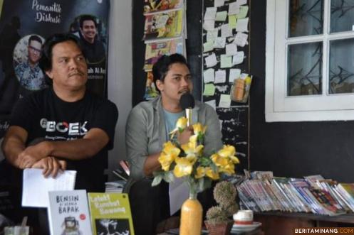 Lelaki Rambut Bawang, Dibedah di Rimba Bulan Padang Panjang