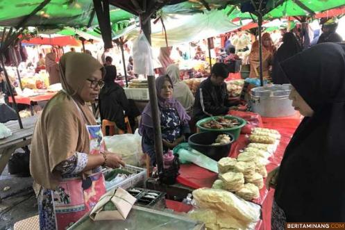 Mari Berburu Jajanan Tradisional di Pasar Pusat Padang Panjang