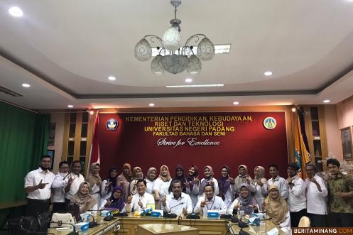 Pimpinan dan Dosen Departemen Bahasa Indonesia Fakultas Sastra UM Kunjungan Kerja ke FBS UNP
