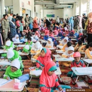 Ratusan Anak TK Ikuti Lomba Mewarnai di Pesta Rakyat Padang Panjang