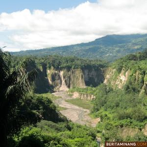 Selintas Ngarai Sianok Bukiittingi, Destinasi Wisata Geopark Terkenal di Ranah Minang