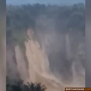 Tebing Ngarai Sianok di Birugo Bukittinggi Runtuh, Pertanda Apa?