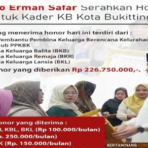 Wako Erman Safar Serahkan Honor Untuk 641 Orang Kader KB Kota Bukittinggi