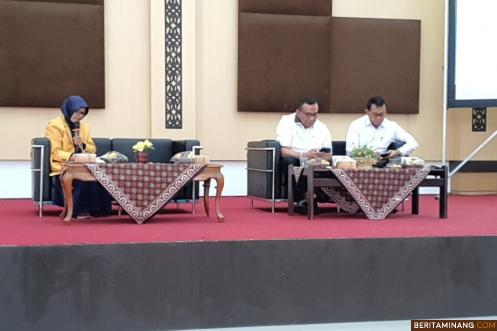Wamen Ketenagakerjaan RI Narasumber Kuliah Umum di Universitas Negeri Padang
