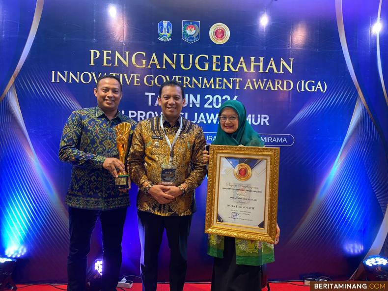 https://www.beritaminang.com/photos/foto/foto-pj-wako-padang-panjang-bersama-perlihatkan-penghargaan-kota_foto1_051224105409.jpeg