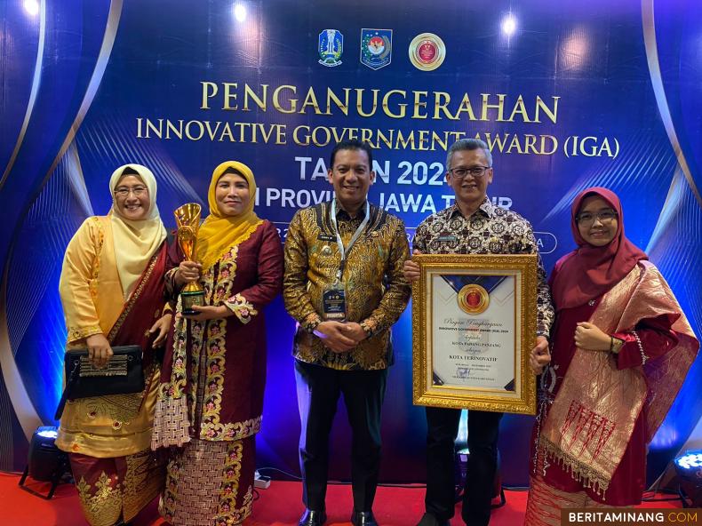 https://www.beritaminang.com/photos/foto/foto-pj-wako-padang-panjang-foto-bersama-usai-menerima-penghargaan-kota_foto2_051224105409.jpeg