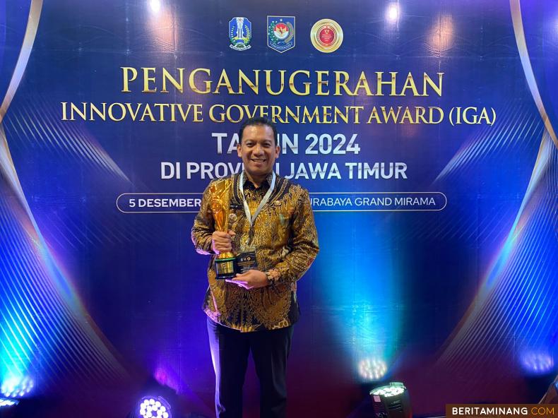 https://www.beritaminang.com/photos/foto/foto-pj-wako-padang-panjang-memperlihatkan-penghargaan-kota_foto3_051224105409.jpeg
